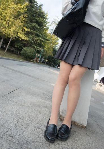 公交车扒开稚嫩挺进去小说_720在线播放观看
