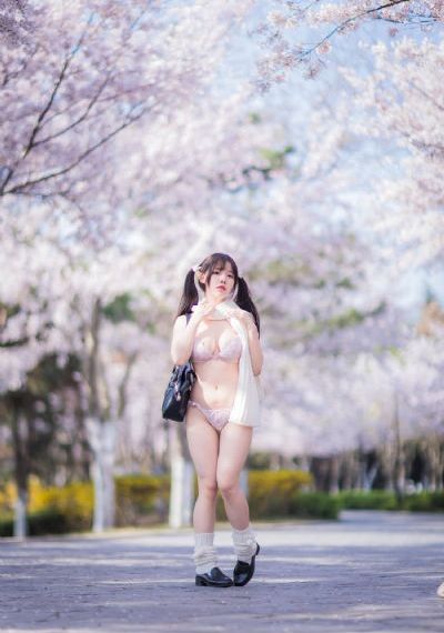 白丝美女被免费视频_电影免费观看