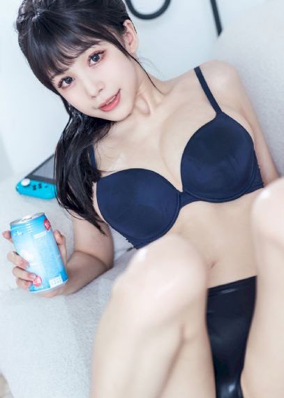 迈开腿往里怼冰块的注意事项_中文字幕在线观看