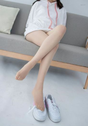 日韩精品制服丝袜人妻_720免费电视剧