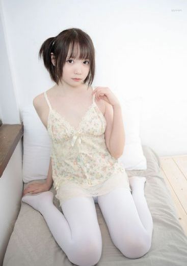 女帝跪在龙椅前被调教H_超清高清完整版播放
