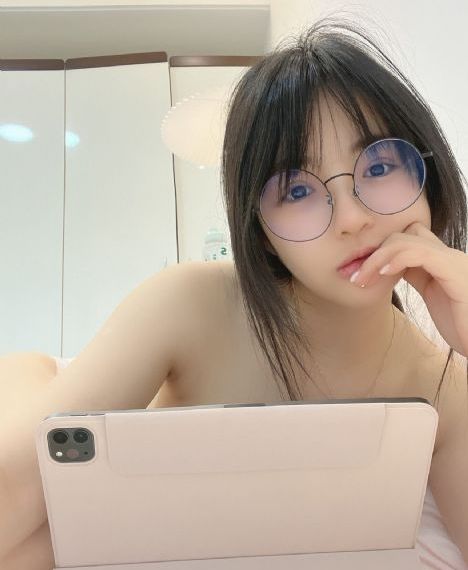 办公室迈开腿的梗来源_爱奇艺VIP神马影院手机在线