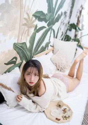 动漫美女亲吻扒衣服亲吻_720在线观看